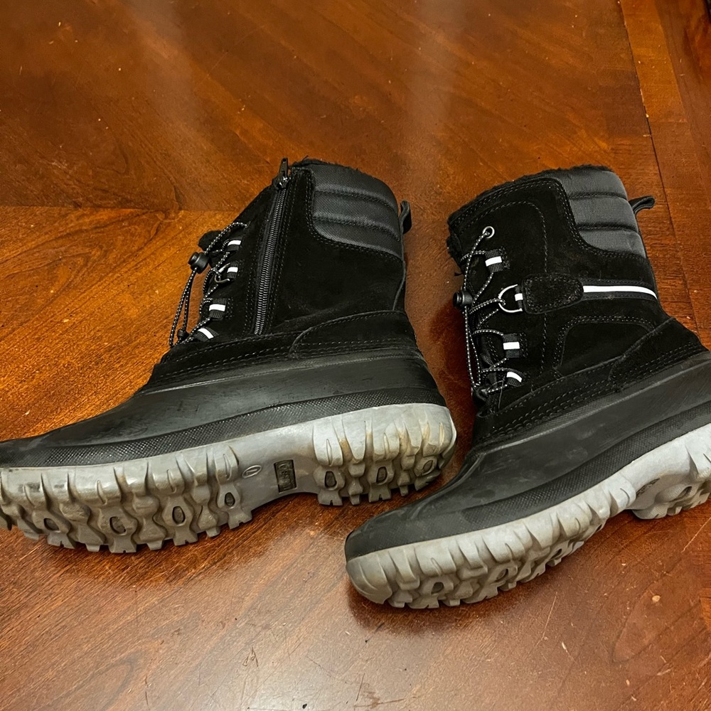 Youth snow boots